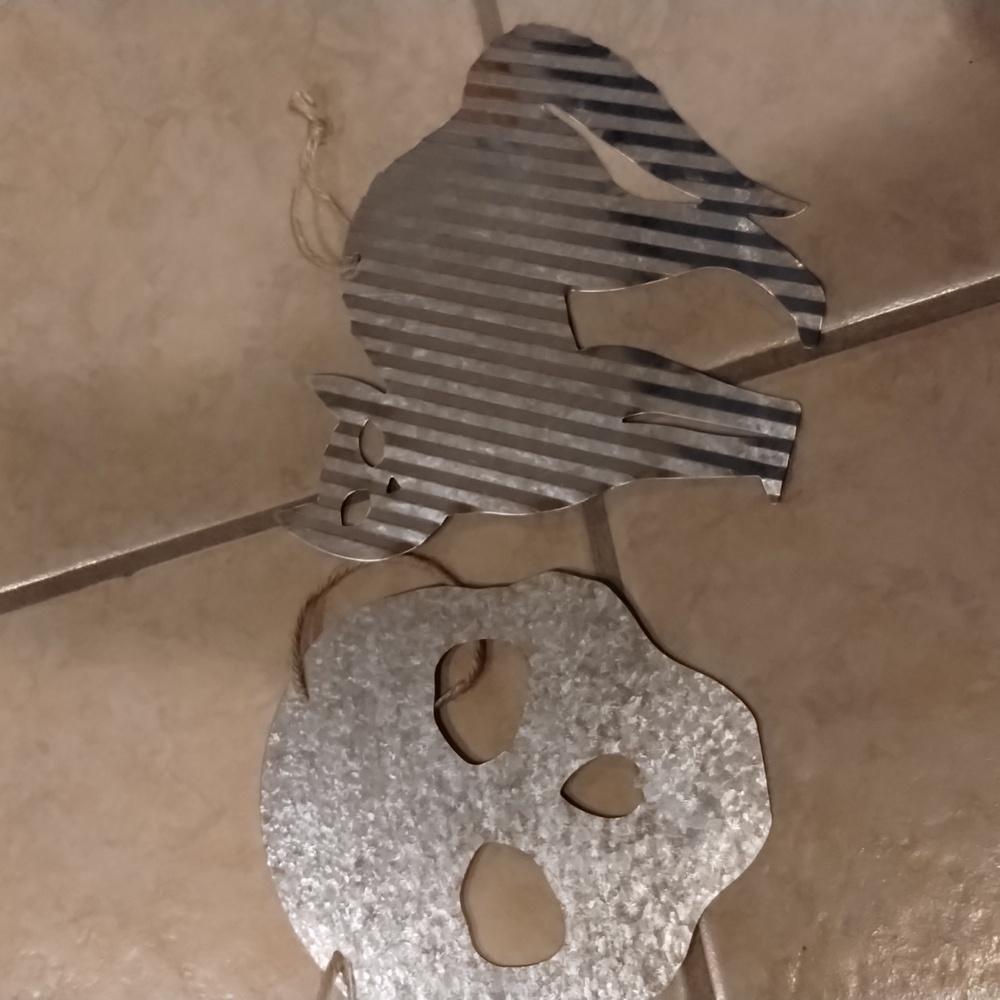 Metal cat and skull sign for Halloween decor